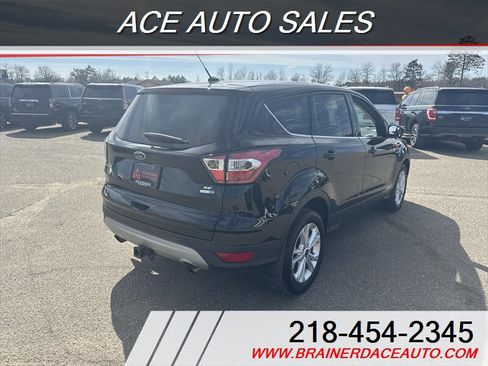 Used 2017 Ford Escape SE image 3