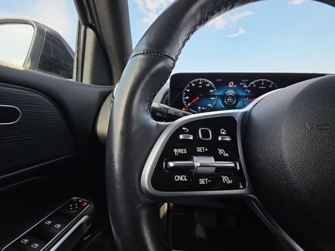 Used 2023 Mercedes-Benz GLB 250 4MATIC image 11