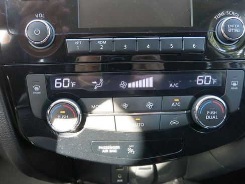 Used 2015 Nissan Rogue SV AWD/4WD image 27