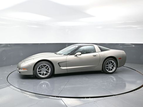 Used 2000 Chevrolet Corvette Coupe w/ Memory Pkg image 9