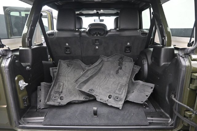 Used 2022 Jeep Wrangler Unlimited Sahara w/ LED Lighting Group AWD/4WD image 7