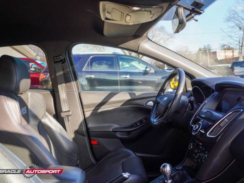 Used 2017 Ford Focus RS image 34