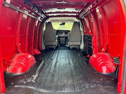 Used 2024 Chevrolet Express 2500 RWD image 22