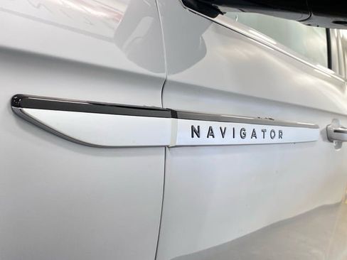 New 2026 Lincoln Navigator L Reserve image 17