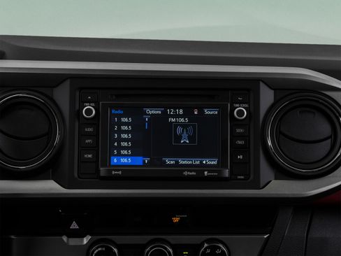 Used 2018 Toyota Tacoma SR5 RWD image 18