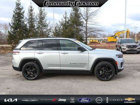 Used 2023 Jeep Grand Cherokee Altitude image 8
