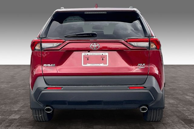 Used 2025 Toyota RAV4 XLE Premium w/ Weather Package AWD/4WD image 4
