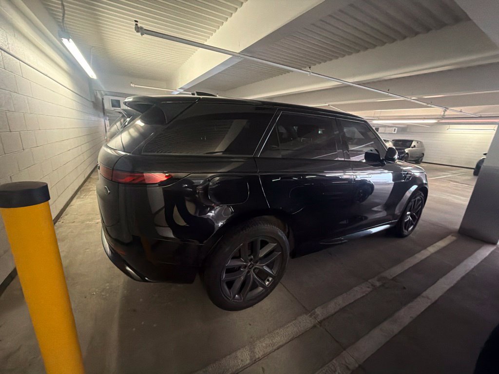Used 2023 Land Rover Range Rover Sport SE Dynamic AWD/4WD image 4