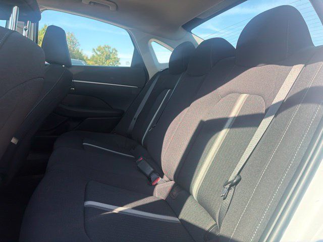 Used 2025 Hyundai Sonata SE FWD image 19