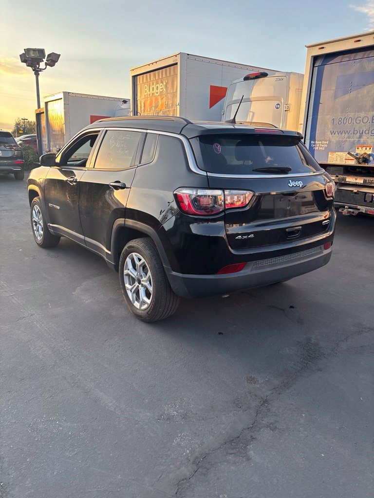 Used 2025 Jeep Compass Latitude w/ Sun & Sound Group AWD/4WD image 5