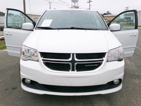 Used 2017 Dodge Grand Caravan SXT image 5