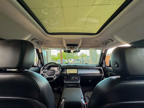 Used 2024 Land Rover Defender 110 S image 2