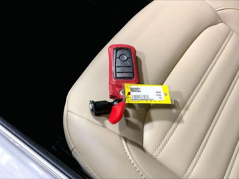 Used 2024 Ford Edge SEL w/ Convenience Package image 14