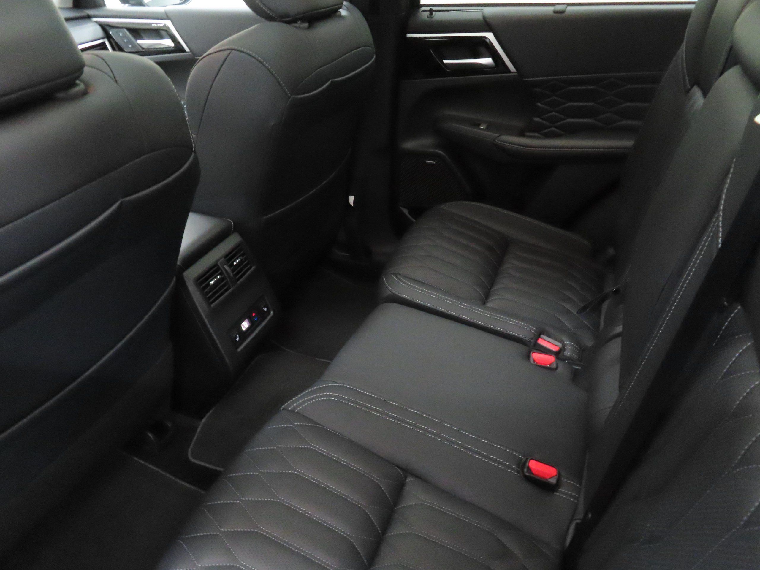 New 2026 Mitsubishi Outlander SEL AWD/4WD image 23