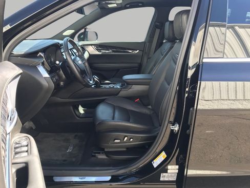 Certified 2025 Cadillac XT6 Premium Luxury w/ LPO, Premium Carpet Package AWD/4WD image 40