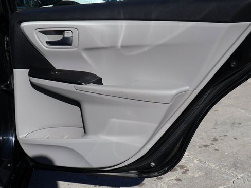 Used 2017 Toyota Camry SE image 14