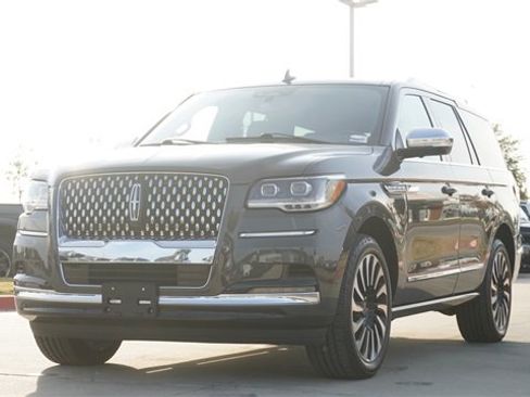 Used 2023 Lincoln Navigator Black Label image 3