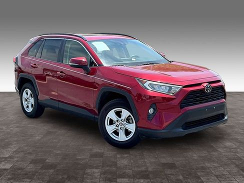 Used 2019 Toyota RAV4 XLE FWD image 1