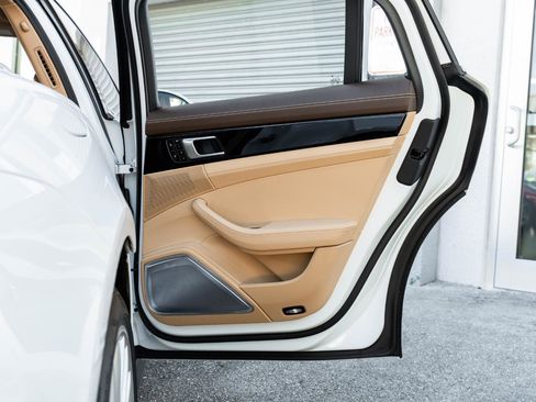 Used 2018 Porsche Panamera 4S image 34