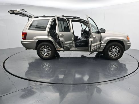 Used 2004 Jeep Grand Cherokee Limited w/ Trailer Tow Group IV AWD/4WD image 27
