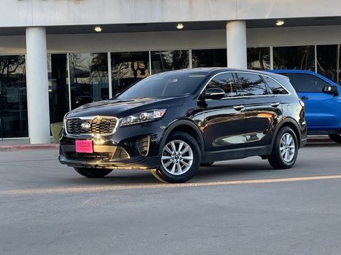Used 2020 Kia Sorento LX image 2