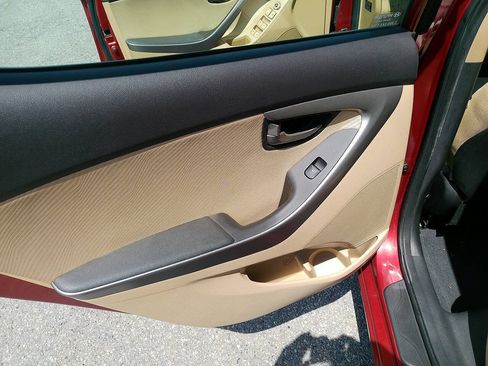 Used 2013 Hyundai Elantra GLS w/ Preferred Pkg FWD image 17