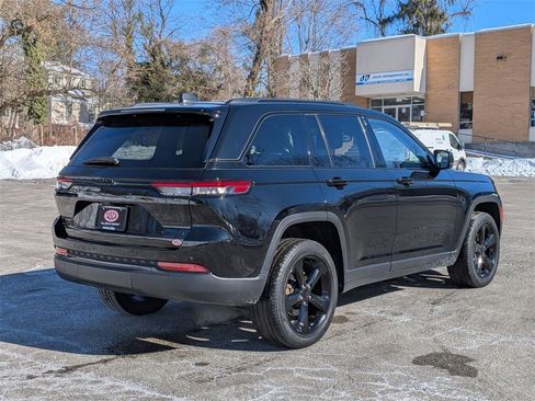 Certified 2023 Jeep Grand Cherokee Limited w/ Black Appearance Package image 3