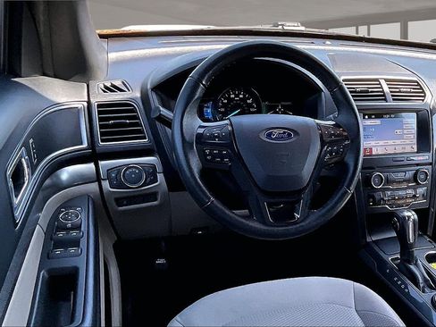 Used 2018 Ford Explorer XLT w/ Equipment Group 201A FWD image 8