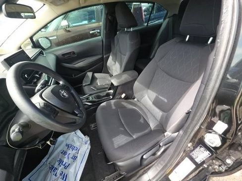 Used 2022 Toyota Corolla LE image 4