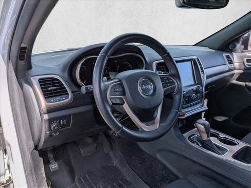 Used 2017 Jeep Grand Cherokee Laredo w/ Quick Order Package 23E AWD/4WD image 9