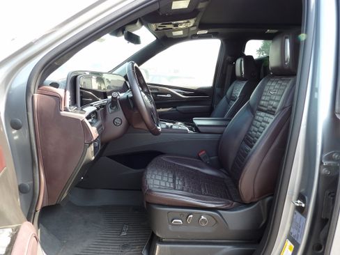 Used 2023 Cadillac Escalade ESV Premium Luxury Platinum w/ LPO, Radiant Package image 20