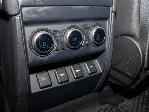 Used 2020 Land Rover Defender 110 SE image 10