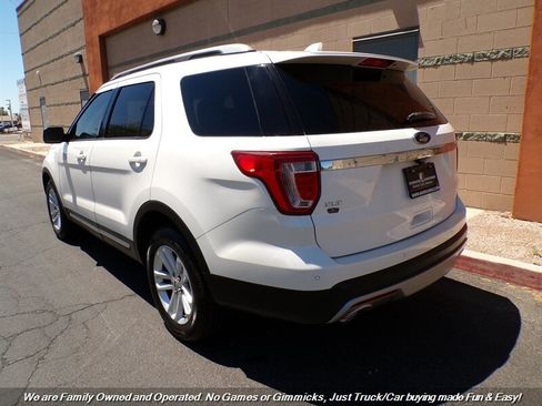Used 2017 Ford Explorer XLT w/ Equipment Group 202A FWD image 8