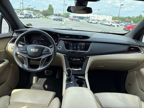Used 2017 Cadillac XT5 Luxury w/ Driver Awareness Package AWD/4WD image 11