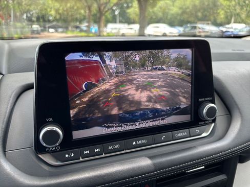 Used 2025 Nissan Rogue SV FWD image 25