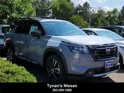New 2025 Nissan Pathfinder Platinum w/ Black Appearance Package