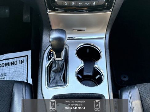 Used 2022 Jeep Grand Cherokee Laredo X image 17