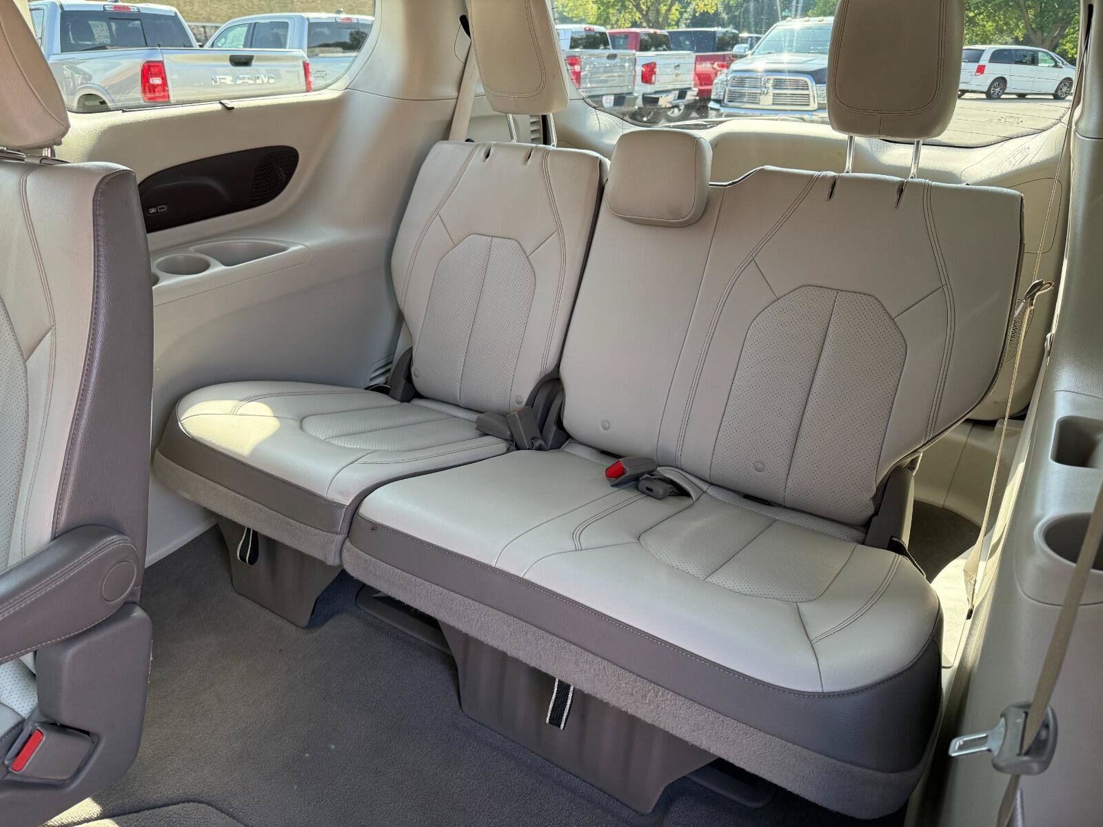 Used 2017 Chrysler Pacifica Touring-L Plus FWD image 12