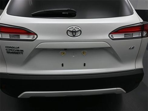 Used 2023 Toyota Corolla Cross LE image 12