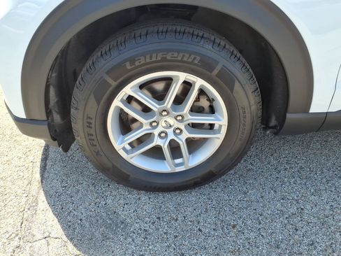 Used 2025 Ford Explorer Active AWD/4WD image 4