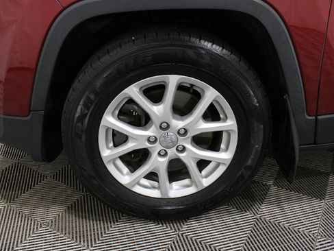 Used 2015 Jeep Cherokee Latitude AWD/4WD image 31