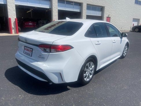 Used 2021 Toyota Corolla LE FWD image 3