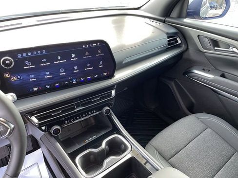 Used 2026 Chevrolet Traverse LT image 11