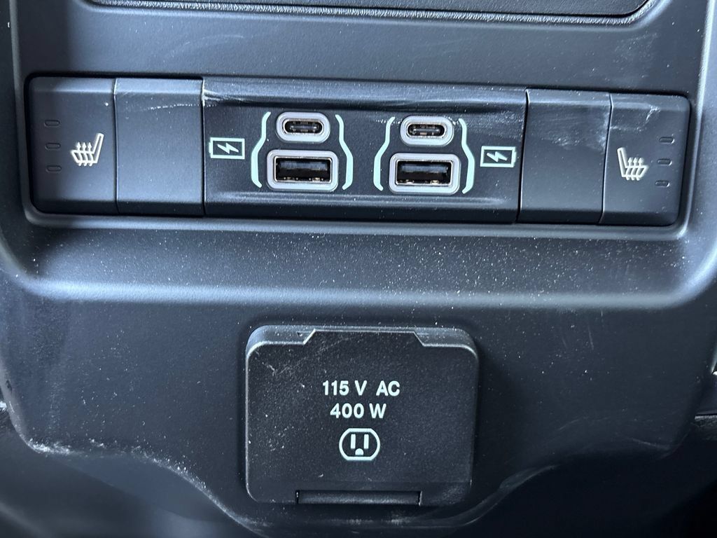 New 2025 RAM 3500 Laramie AWD/4WD image 29
