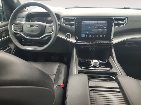 Used 2024 Jeep Wagoneer Series II w/ Flexible Seating Group image 10