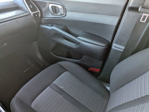 Used 2023 Kia Sorento LX image 13