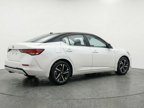 Used 2025 Nissan Sentra SV FWD image 9
