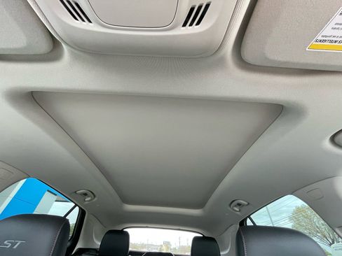 Used 2023 Buick Envision Essence w/ Sport Touring Package image 16