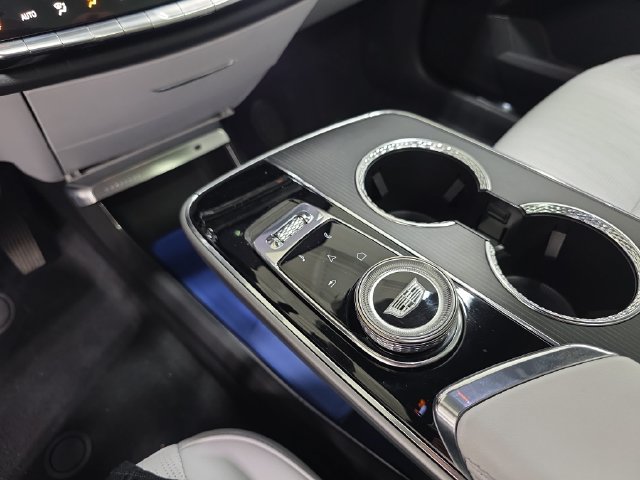 Certified 2024 Cadillac Lyriq Luxury AWD/4WD image 22