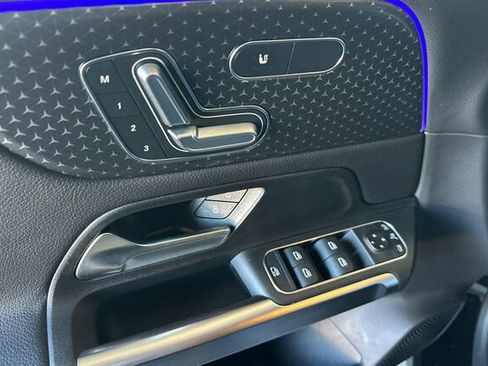 Certified 2025 Mercedes-Benz GLB 250 4MATIC image 11